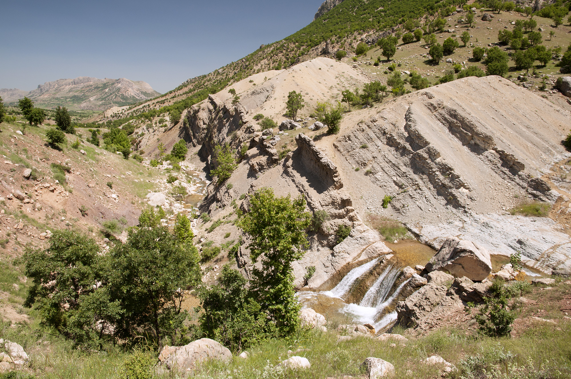 Karadut village environs